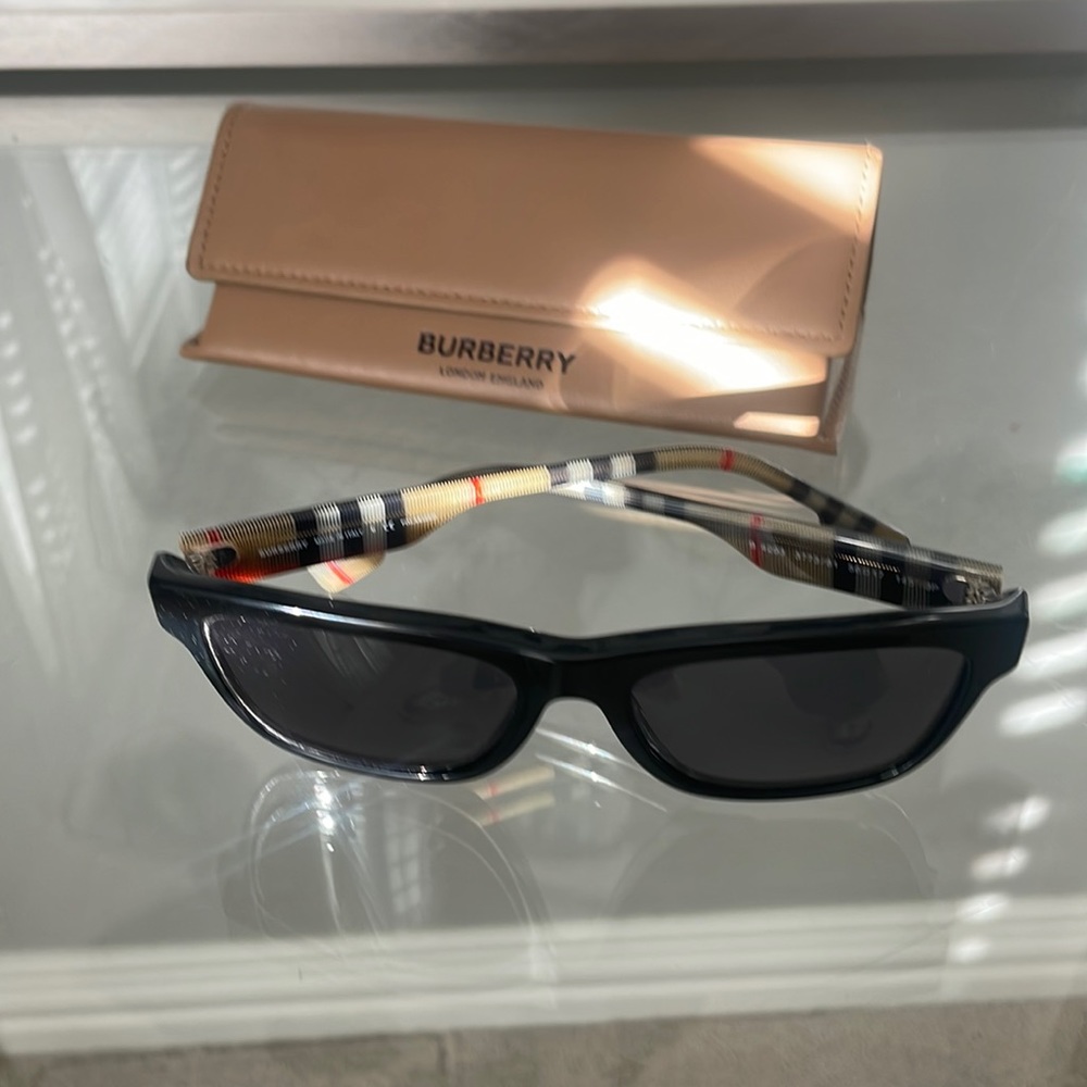 Burberry Geometric Shaped Size 56/17/145 Polarized Sunglasses Never Worn